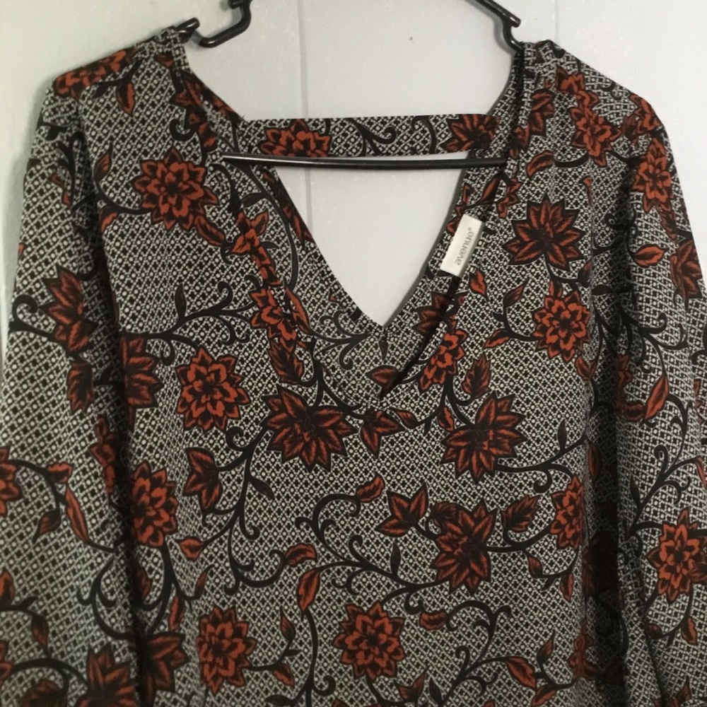 Avenue v-neck long sleeve blouse